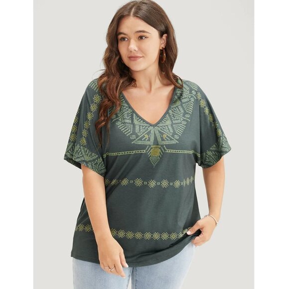 NWT BloomChic Army Green Geometric Print Dolman Sleeve V Neck T-Shirt Size 30/6X - Picture 4 of 7